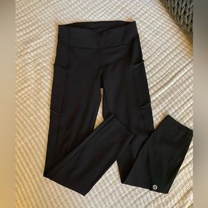 Black Lululemon Leggings w/ pockets